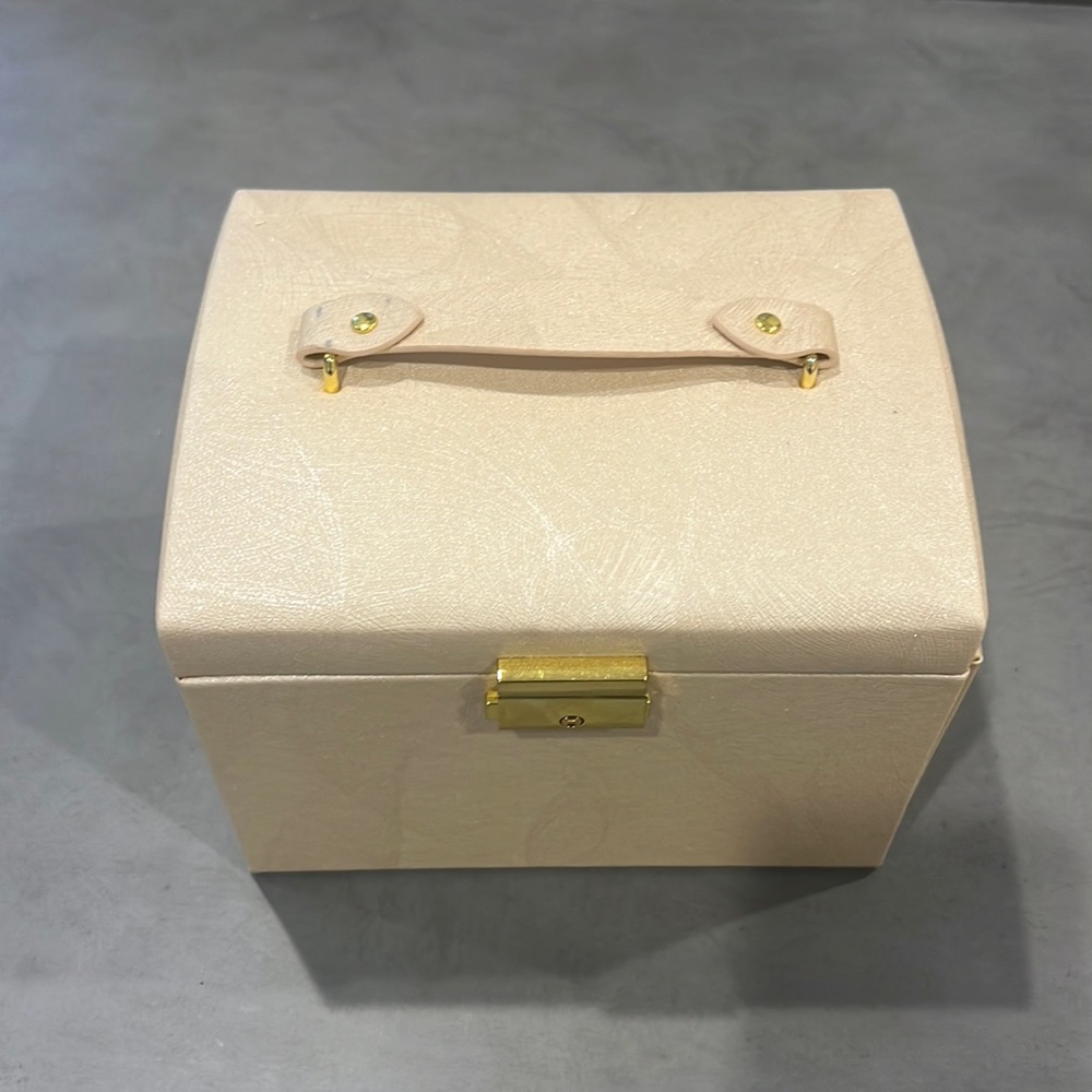 Jewelry box